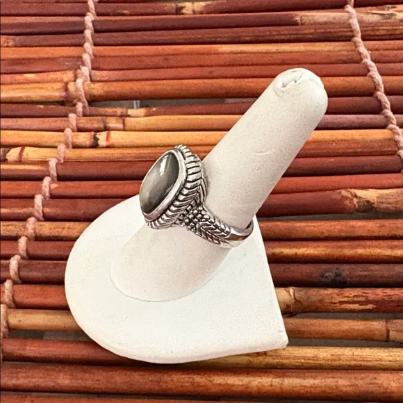 Silver Tone Ring with Iridescent Stone Size 8 - Picture 3 of 7